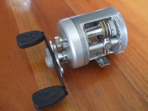 abu garcia baitcasting fishing reel