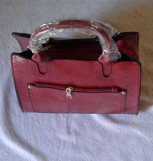 A portable  nice women handbag