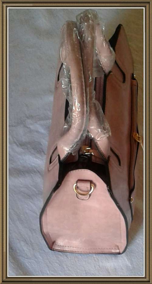 A portable  nice women handbag