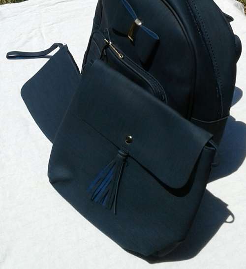 Women backbag +1 purse +1 smellbag 3 piece colouer brown,black and navy blue