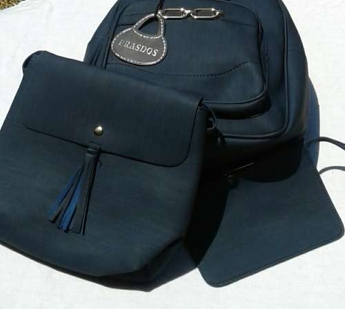 Women backbag +1 purse +1 smellbag 3 piece colouer brown,black and navy blue