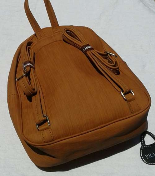 Women backbag +1 purse +1 smellbag 3 piece colouer brown,black and navy blue