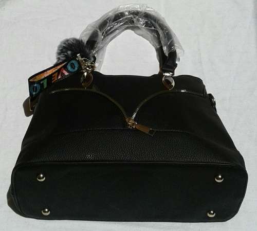 Design zip black handbag