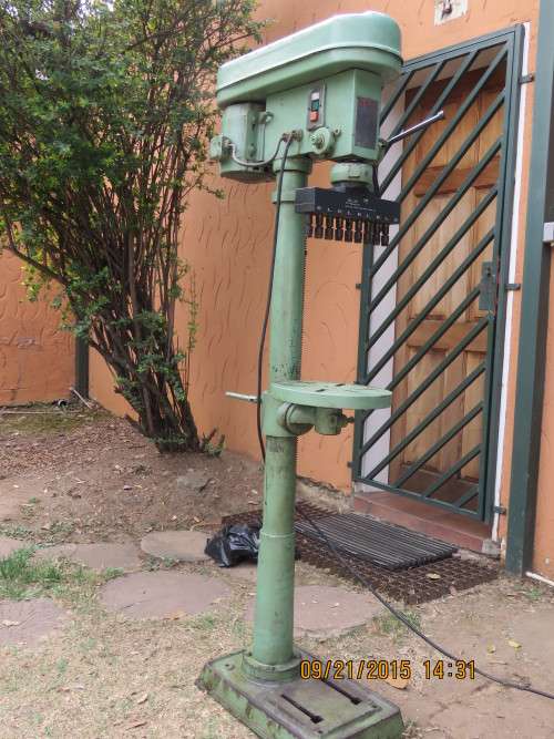 WOW!  INDUSTRIAL PEDESTAL DRILL PRESS MULTI BIT (9) BITS