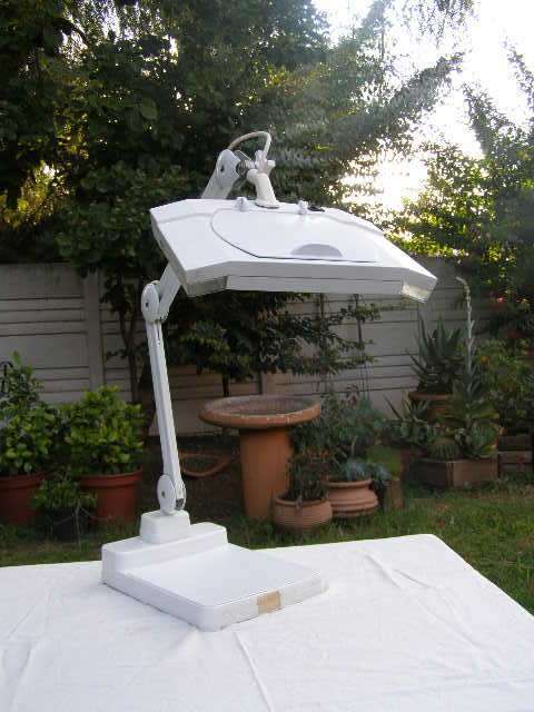 WOW! FANTASTIC HUGE MAGNIFYING LAMP