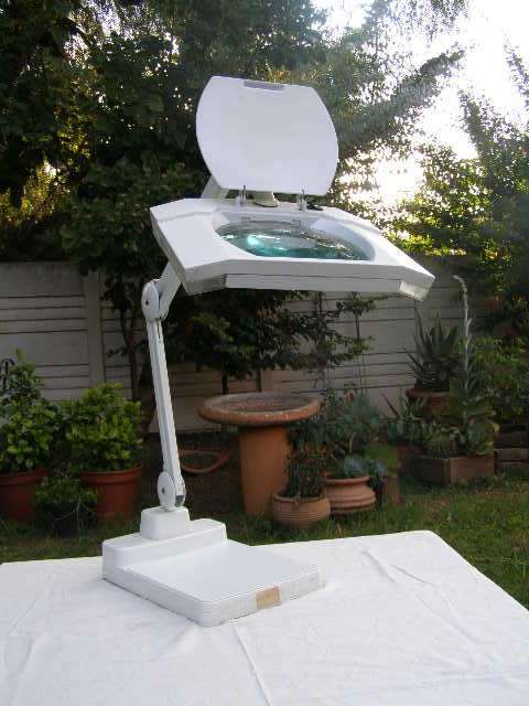WOW! FANTASTIC HUGE MAGNIFYING LAMP