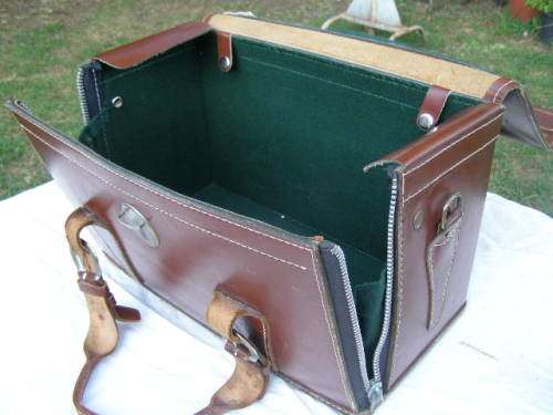 WOW! STUNNING VINTAGE LEATHER CAMERA CASE A PERFECT GIFT! JUST MAKE AN OFFER AND LET'S TALK