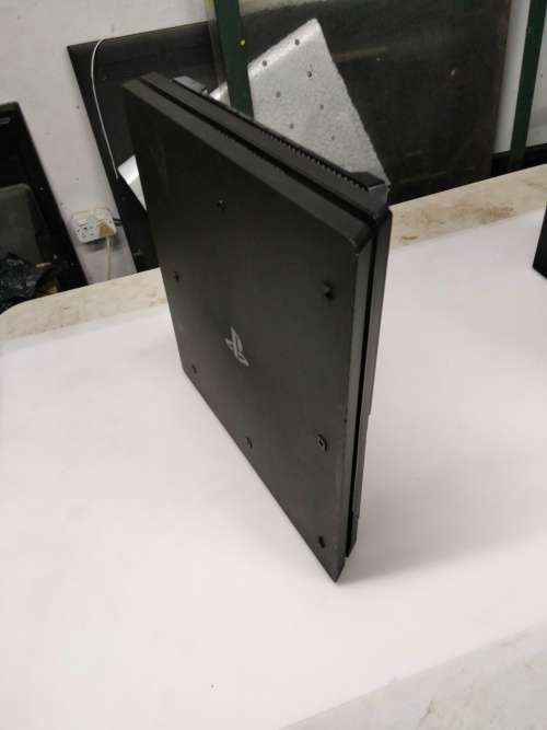 PLAYSTATION 4 PRO | 1 DS4 Controller | FIFA 2018 GAME