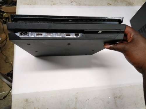 PLAYSTATION 4 PRO | 1 DS4 Controller | FIFA 2018 GAME