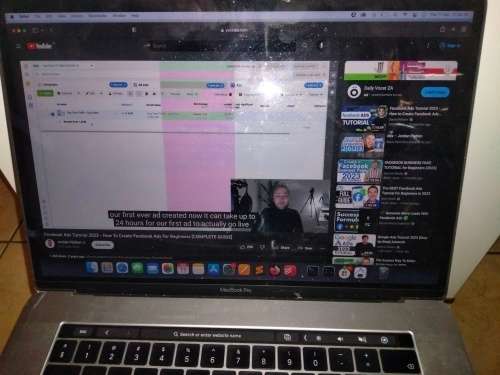 APPLE 2017 MacBook Pro 15-inch | Core i7 2.9GHz | HD 630 Graphics | 16GB Ram | 512GB Storage