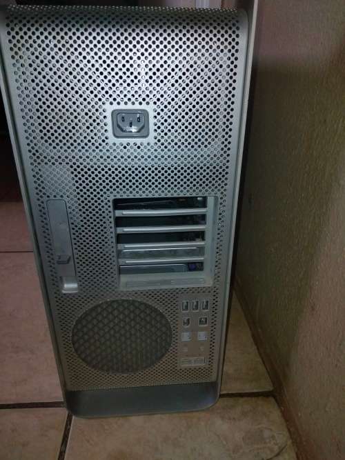 APPLE MAC PRO 1.1 2006 | 8 GB RAM | INTEL XEON 2.66GHZ | FOR PARTS OR REPAIR