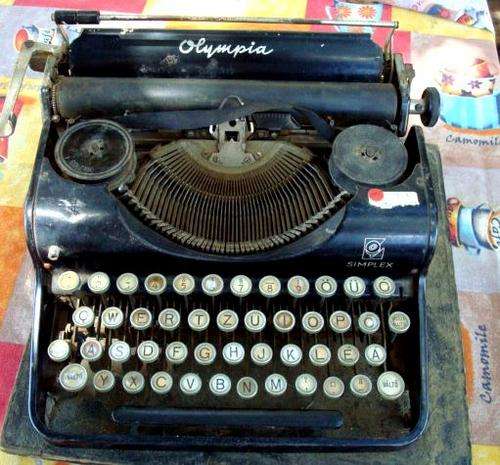 Vintage tipewriter