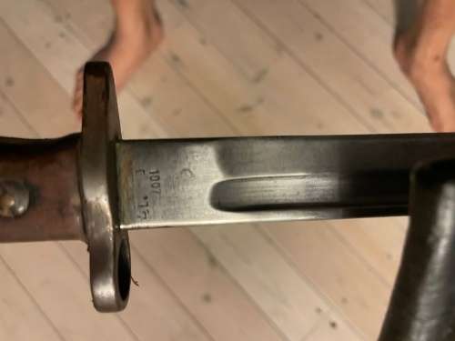 1907 Lee Enfield bayonet and frog _ not so easy to find a set