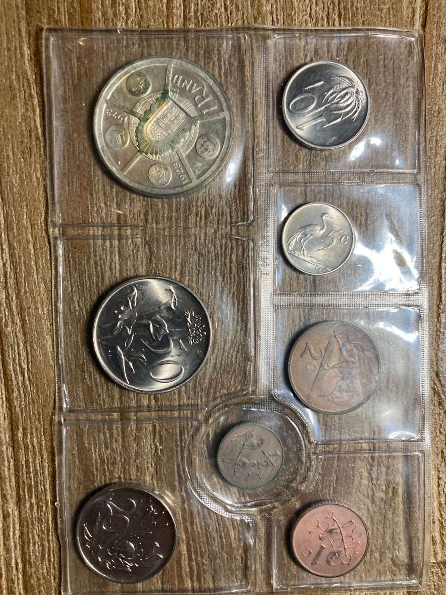 1974  *** uncirculated set * with silver R1