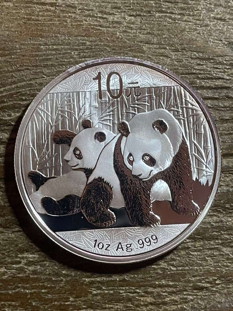2010 *** 1 OZ SILVER *** Chinese Panda