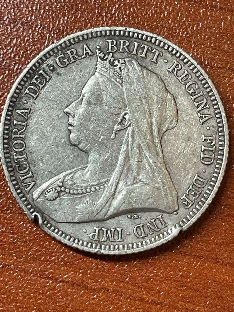 1895 *** Victorian Shilling *** Decent features but with rim damage