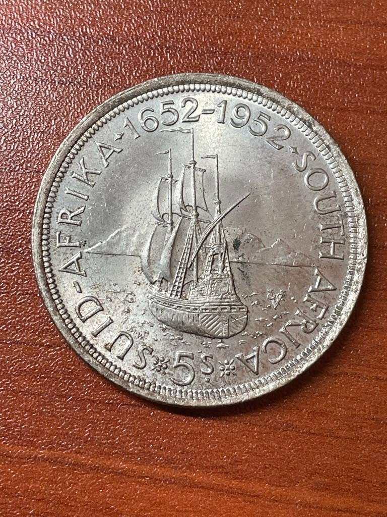 1952 *** 5 Shilling *** Uncirculated condition