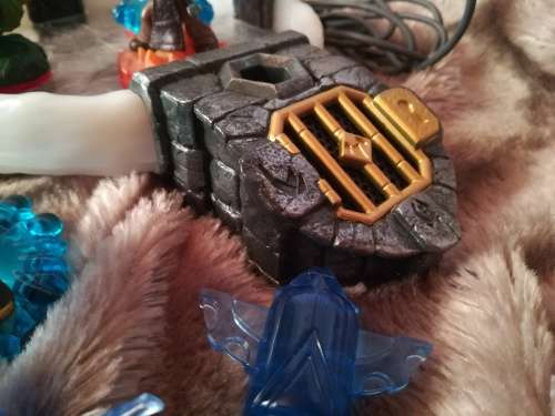 SKYLANDERS TRAP TEAM PORTAL + FIGURINES + 2X TRAPS