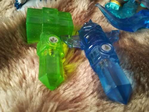 SKYLANDERS TRAP TEAM PORTAL + FIGURINES + 2X TRAPS