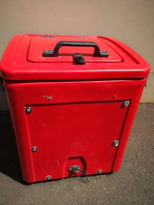 EXTRA LARGE HEAVY DUTY ICE BOX/COOLER