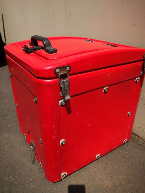 EXTRA LARGE HEAVY DUTY ICE BOX/COOLER