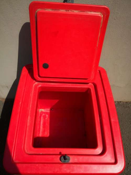 EXTRA LARGE HEAVY DUTY ICE BOX/COOLER