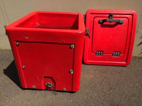 EXTRA LARGE HEAVY DUTY ICE BOX/COOLER