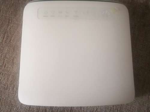 HUAWEI E5186 LTE/4G WIRELESS ROUTER-NO AERIAL OR POWER SUPPLY!