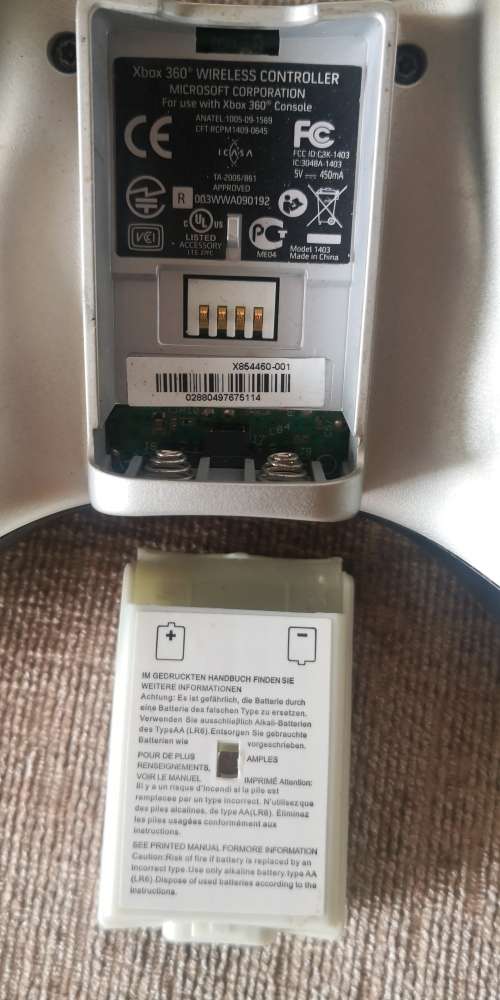 GENUINE MICROSOFT XBOX 360 WIRELESS CONTROLLER (SILVER)