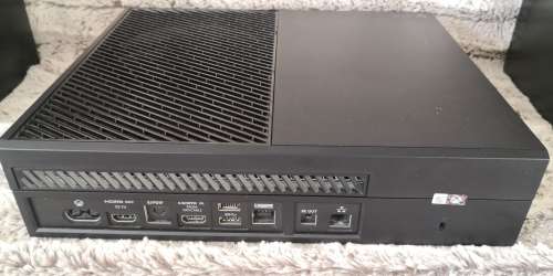 XBOX ONE 1TB CONSOLE WITH 3 GAMES - CONSOLE IS IN PRISITNE CONDITION!!!!