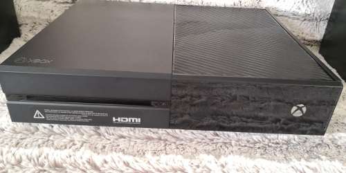 XBOX ONE 1TB CONSOLE WITH 3 GAMES - CONSOLE IS IN PRISITNE CONDITION!!!!