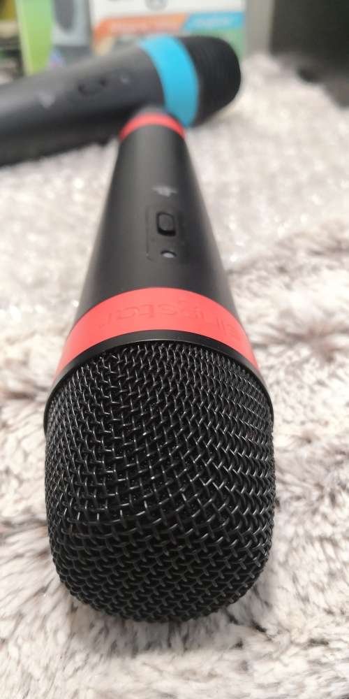 SINGSTAR TREFFERS GAME + 2X WIRELESS MICROPHONES - SET IS IN SPOTLESS CONDITION!