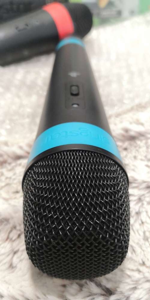 SINGSTAR TREFFERS GAME + 2X WIRELESS MICROPHONES - SET IS IN SPOTLESS CONDITION!