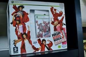 High School Musical 3: Senior Dance Game + Mat Bundle for Xbox 360 consoles