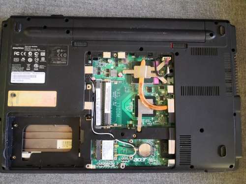 Emachines E728 laptop (for spares/repairs)