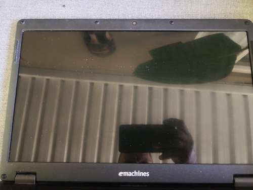 Emachines E728 laptop (for spares/repairs)
