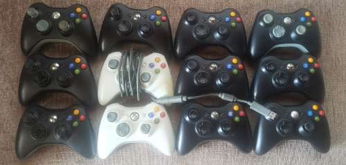 12x Xbox 360 Controllers (for repair-sold as a lot)