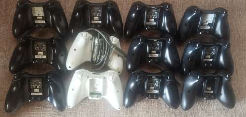 12x Xbox 360 Controllers (for repair-sold as a lot)