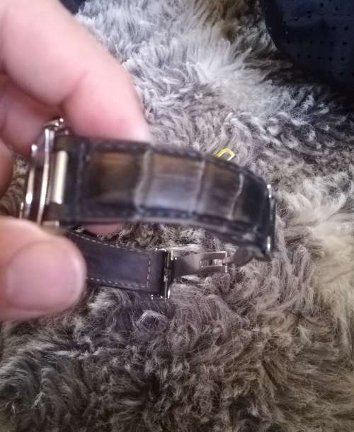 Cartier watch. Excellent condition. Works 100%. Giveaway! Can resell up to R55000.