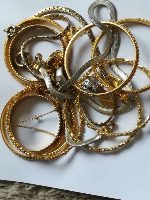 Various Jewellery pieces from Deceased Estate for auction. Ending soon.