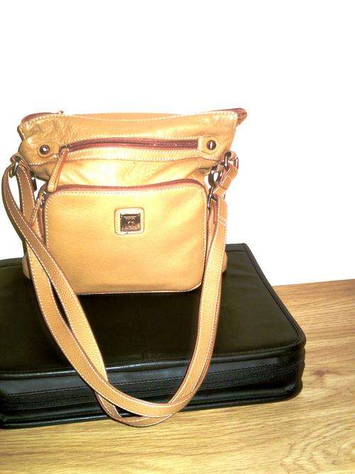 GIANI BERNINI LEATHER SHOULDER/ CROSS BODY BAG