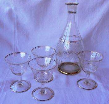 4 Wine glasses and glass Decanter set