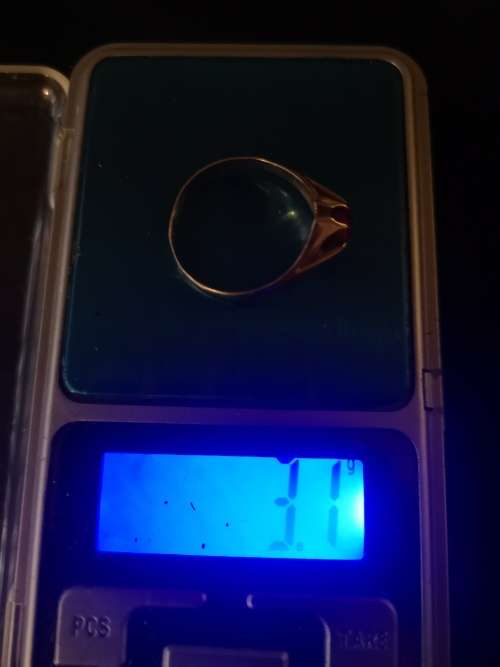 1940's 9crt Gold ring set with stunning Ruby