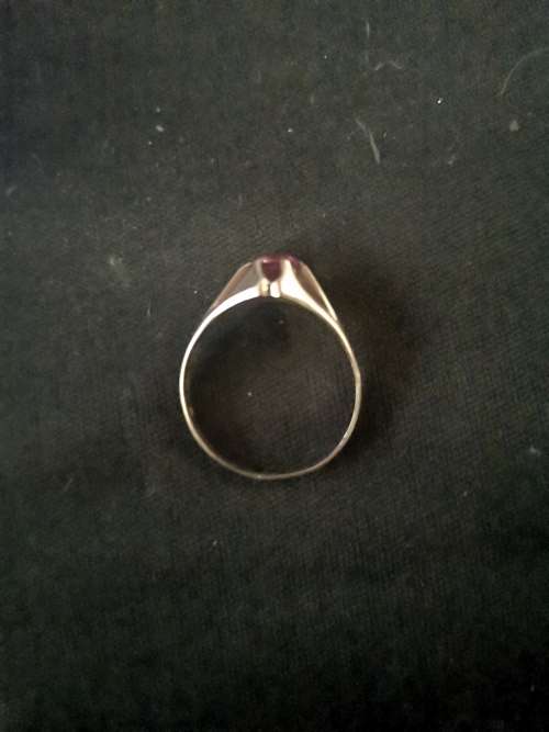 1940's 9crt Gold ring set with stunning Ruby