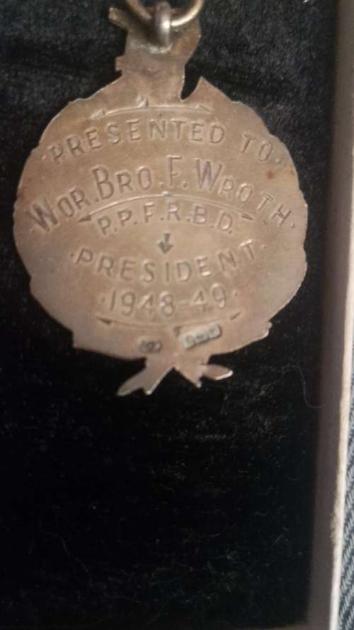 Sterling Silver Sons of England societ medal 36.8g (DW Caney)