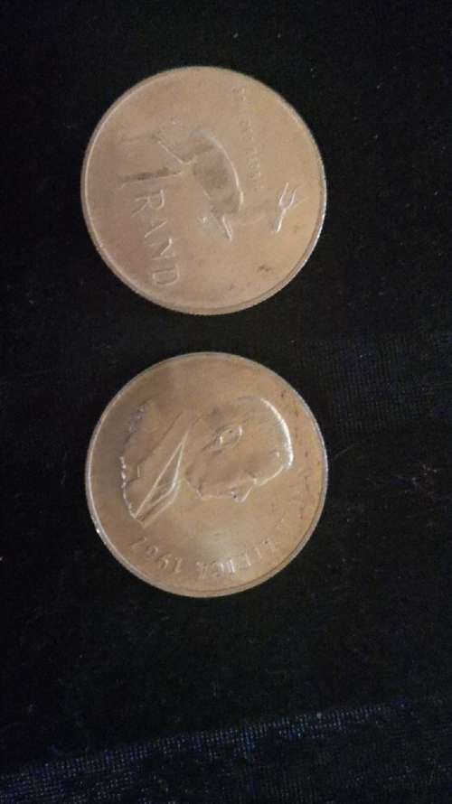 2 1967 English R1 coins in very good condition