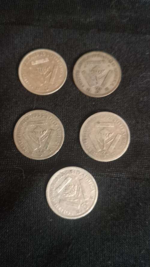 5 South Africa 3 pence silver coins (36, 32, 33, 33, 34).