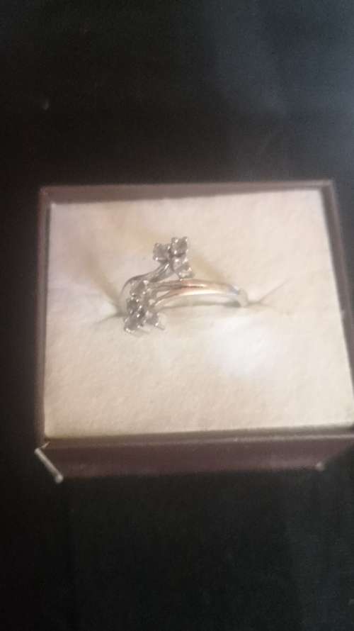 Stunning sterling silver ring set with small Tanzenit stones