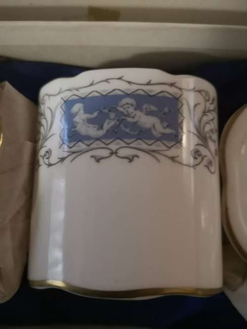 Stunning Coalport Fine bone China boxed gift set