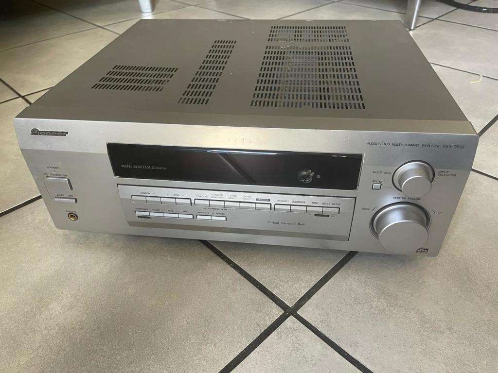 Pioneer Surround sound receiver - VSX-D512